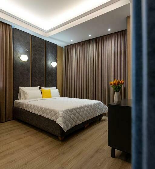 اتاق لوکس با چشم‌انداز شهر, Grand Central