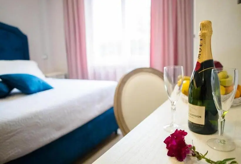 Deluxe Neljän Hengen Huone, Relais Villa Italia