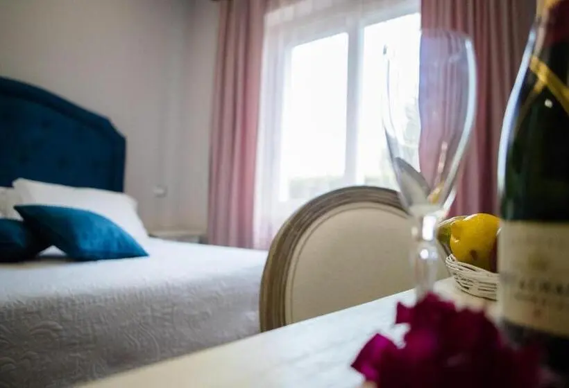 Deluxe Neljän Hengen Huone, Relais Villa Italia