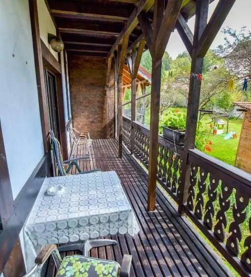 استودیوی استاندارد, Pension Casa Medievala