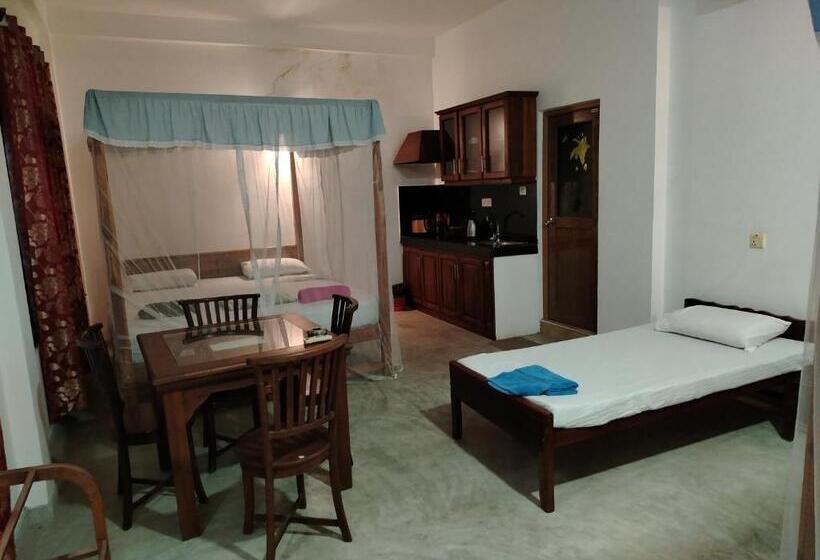 패밀리 룸, Crafts Gallery