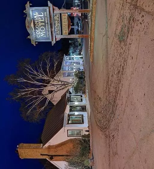キングサイズベッドのスタンダードルーム, Colonial Motel And Spa