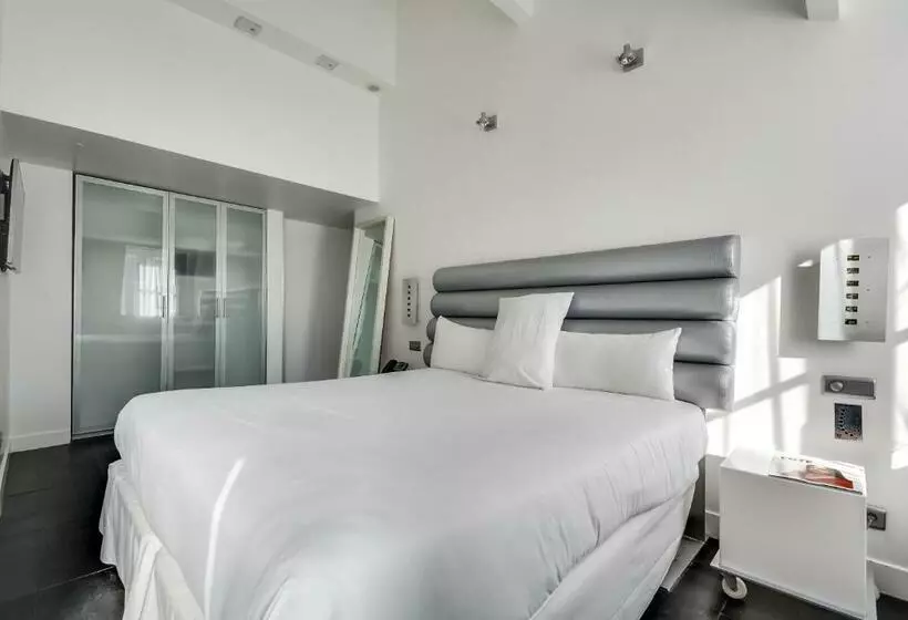 Chambre Supérieure, 1k Paris