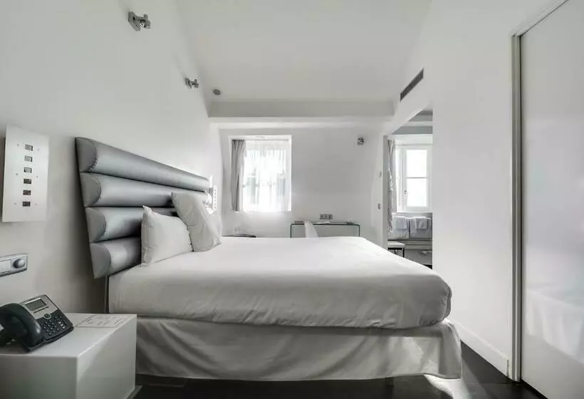 Chambre Supérieure, 1k Paris