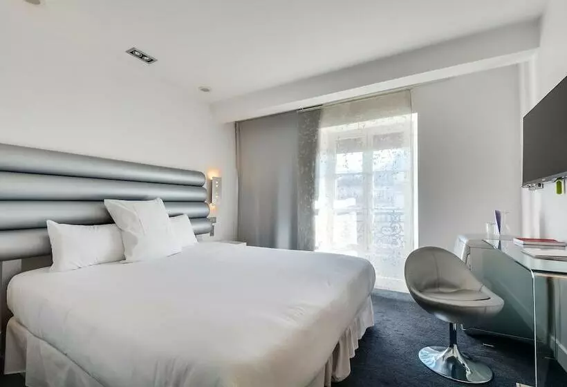 Chambre Supérieure, 1k Paris