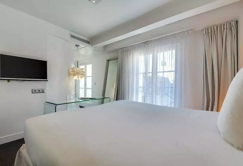 Chambre Supérieure, 1k Paris
