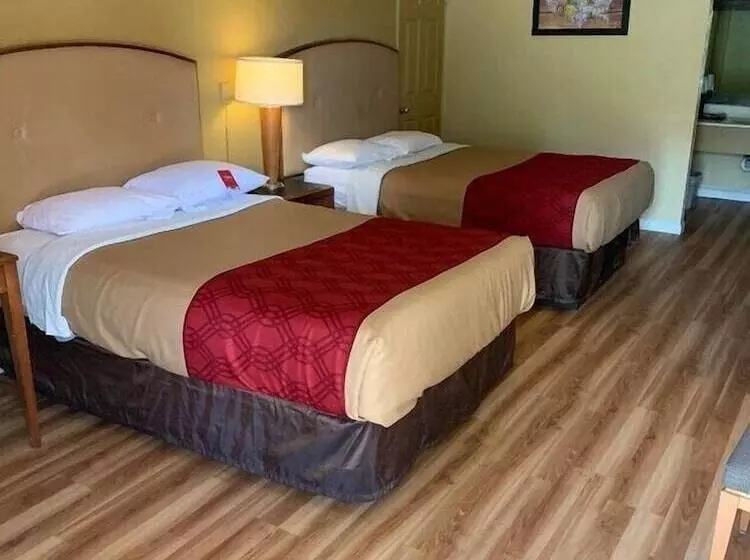 ２ダブルベッドのスタンダードルーム, Amerivu Inn & Suites   Gilbertsville