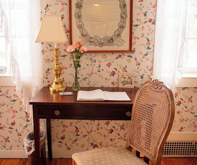 Номер Стандарт, Blackberry River Inn