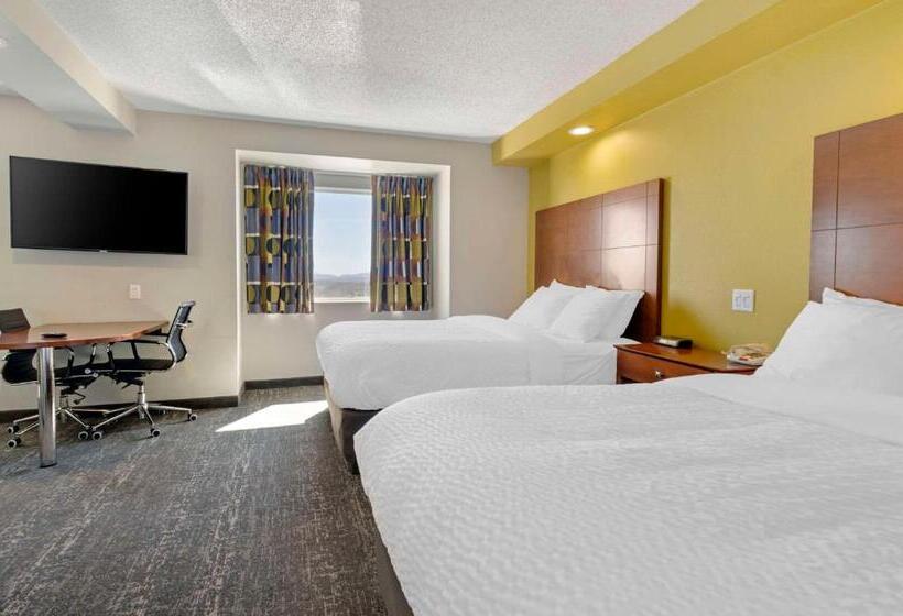 Люкс с Видом, Clarion Pointe Staunton East