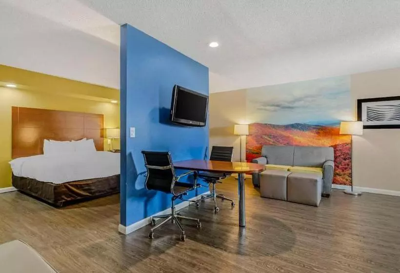 سوئیت با تخت بزرگ, Clarion Pointe Staunton East