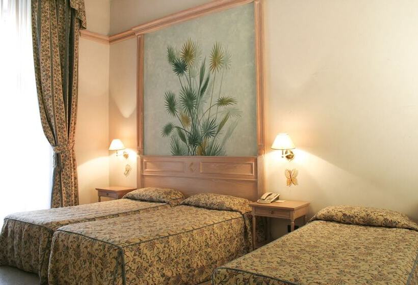 חדר סטנדרט לשלושה, De La Ville