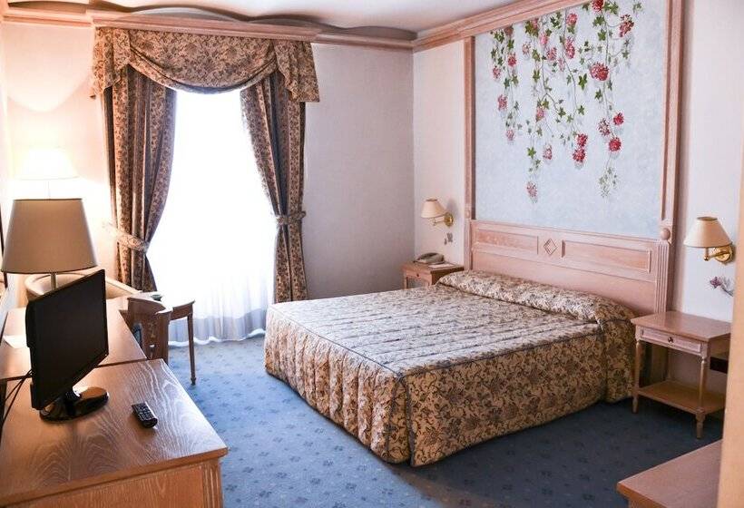 Номер Стандарт Вид на Море, De La Ville