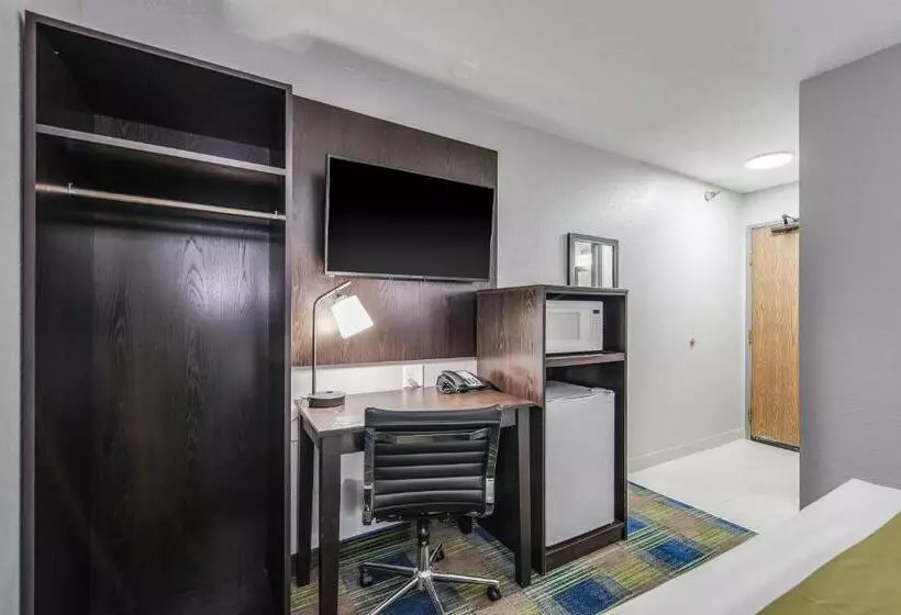 スイート, Quality Inn Owatonna Near Medical Center
