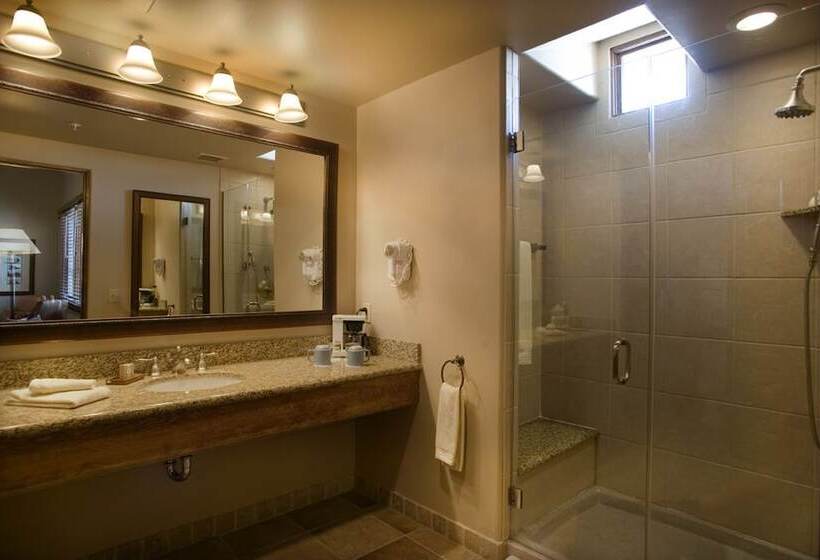 스위트, The Hacienda & Spa