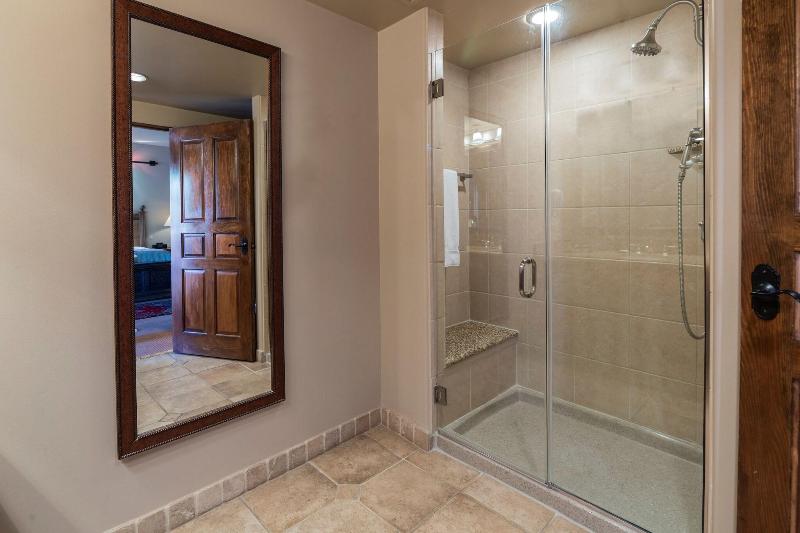 스위트, The Hacienda & Spa