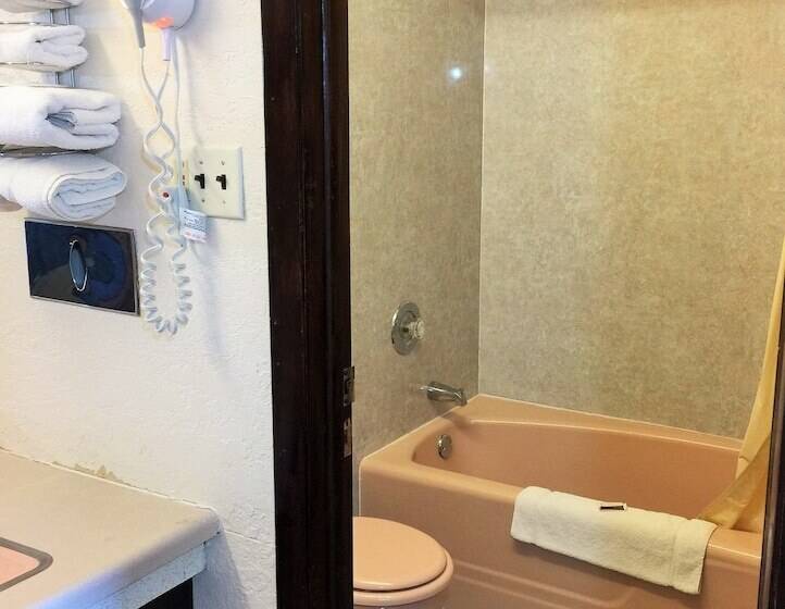 ２ダブルベッドのスタンダードルーム, Tollway Inn Beloit