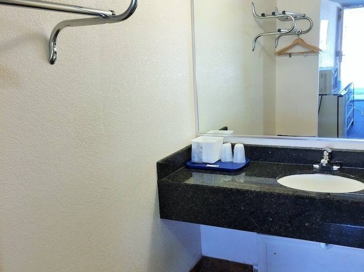 ２ダブルベッドのスタンダードルーム, Tollway Inn Beloit