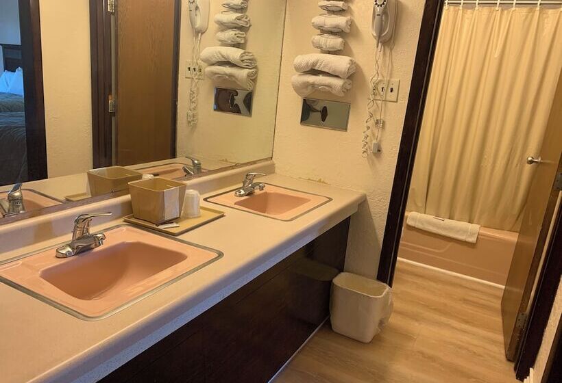 ２ダブルベッドのスタンダードルーム, Tollway Inn Beloit