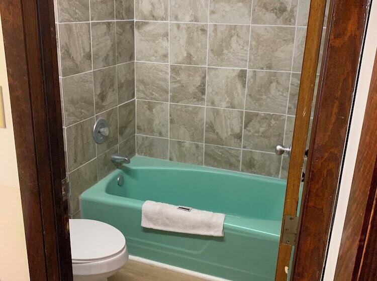 Номер Стандарт 2 Двуспальные Кровати, Tollway Inn Beloit