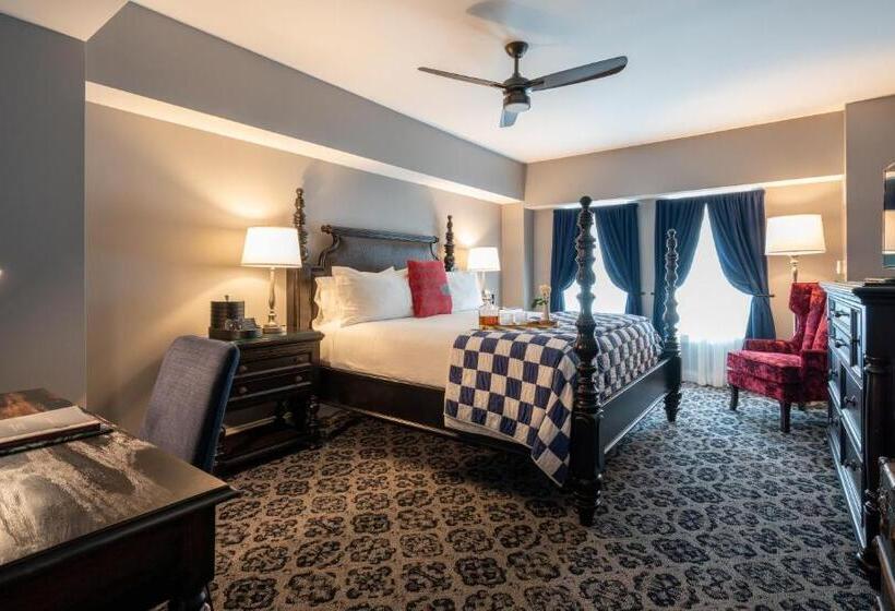 キングサイズベッドのデラックスルーム, The Kendall Hotel At The Engine 7 Firehouse