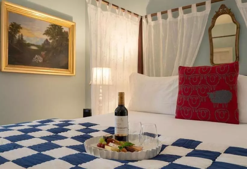 اتاق استاندارد با تخت بزرگ برای معلولان, The Kendall Hotel At The Engine 7 Firehouse