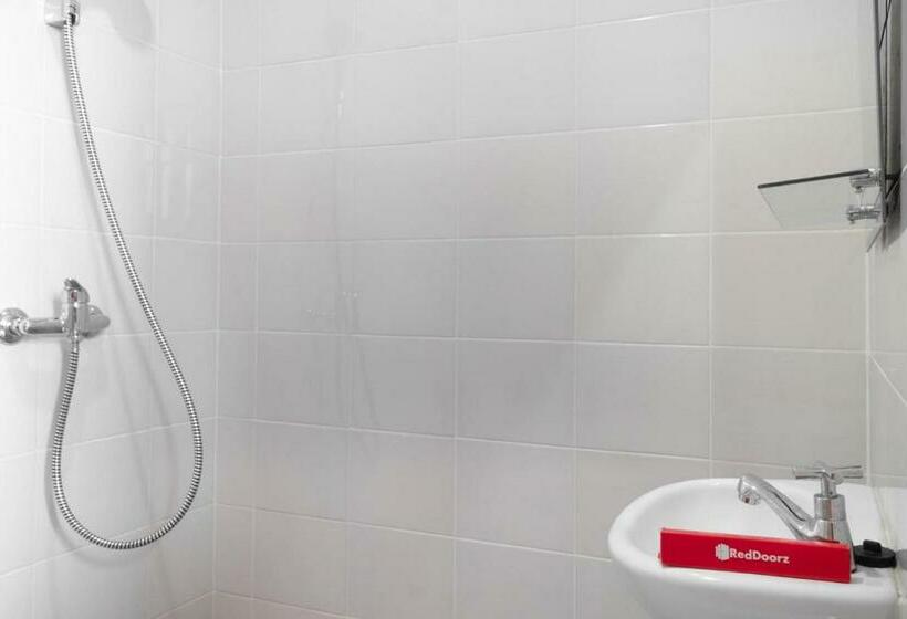 标准间, Reddoorz Near Puri Indah Lippo Mall 2