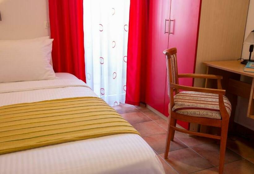 اتاق استاندارد یک تخته با بالکن, Pansion Boris