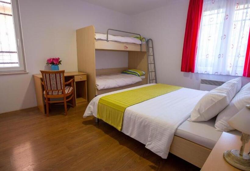 اتاق لوکس, Pansion Boris