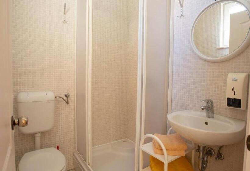 اتاق لوکس, Pansion Boris