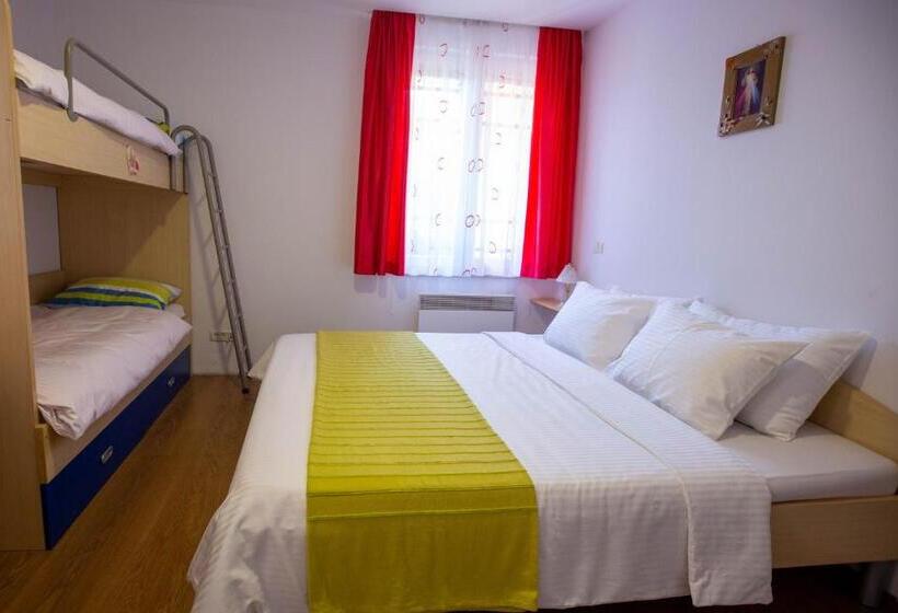 اتاق خانوادگی, Pansion Boris