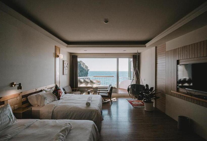 اتاق استاندارد چهار تخته با چشم‌انداز دریا, Yellow's Kenting B&b Ii