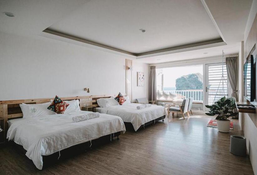 اتاق استاندارد چهار تخته با چشم‌انداز دریا, Yellow's Kenting B&b Ii