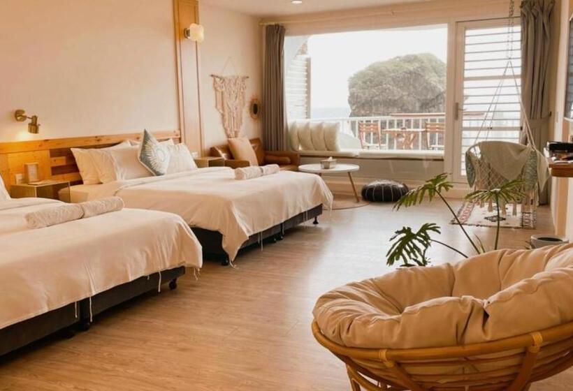 اتاق استاندارد چهار تخته با چشم‌انداز دریا, Yellow's Kenting B&b Ii