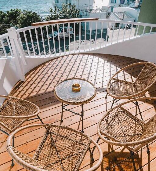 اتاق استاندارد چهار تخته با چشم‌انداز دریا, Yellow's Kenting B&b Ii