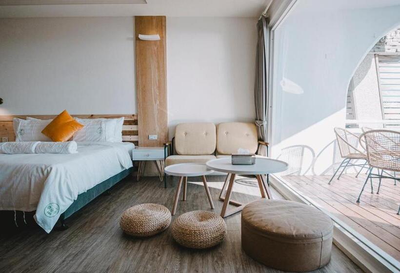 اتاق استاندارد چهار تخته با چشم‌انداز دریا, Yellow's Kenting B&b Ii