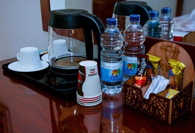 اتاق خانوادگی, Jewel Matrouh