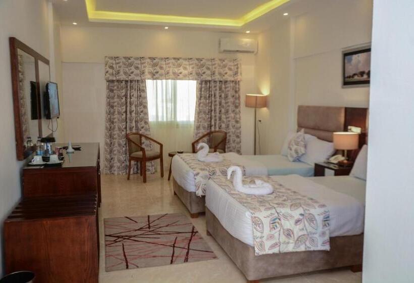 اتاق خانوادگی, Jewel Matrouh