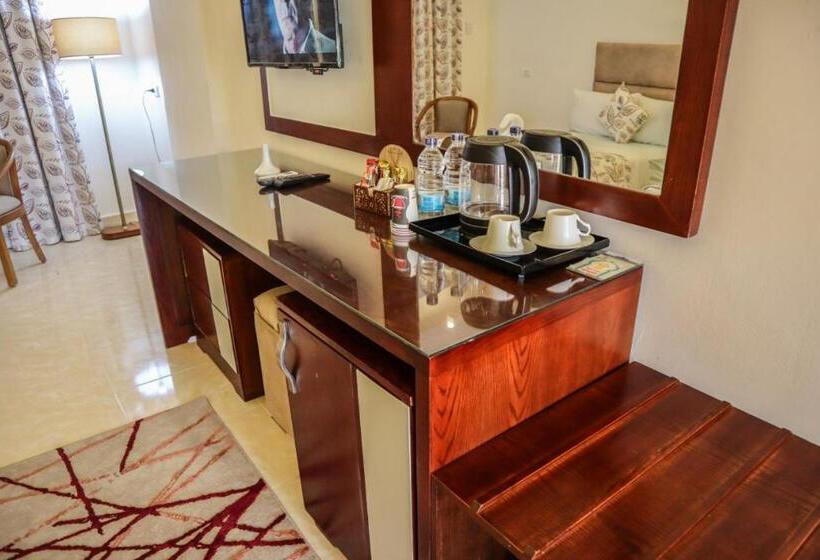 اتاق خانوادگی, Jewel Matrouh