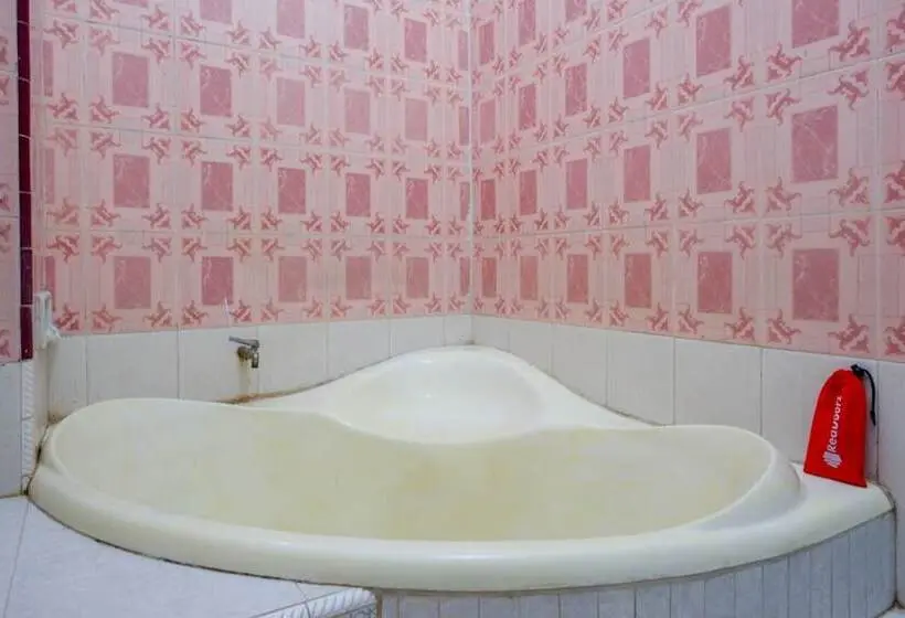 ファミリールーム, Reddoorz Plus Syariah Near Stasiun Pekalongan 2
