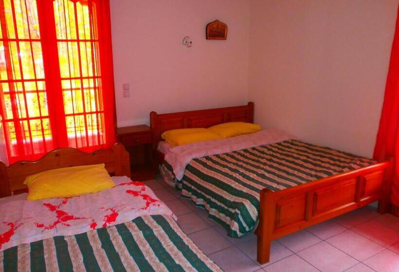 Quarto Triplo Estandar, Rooms Batalogianni