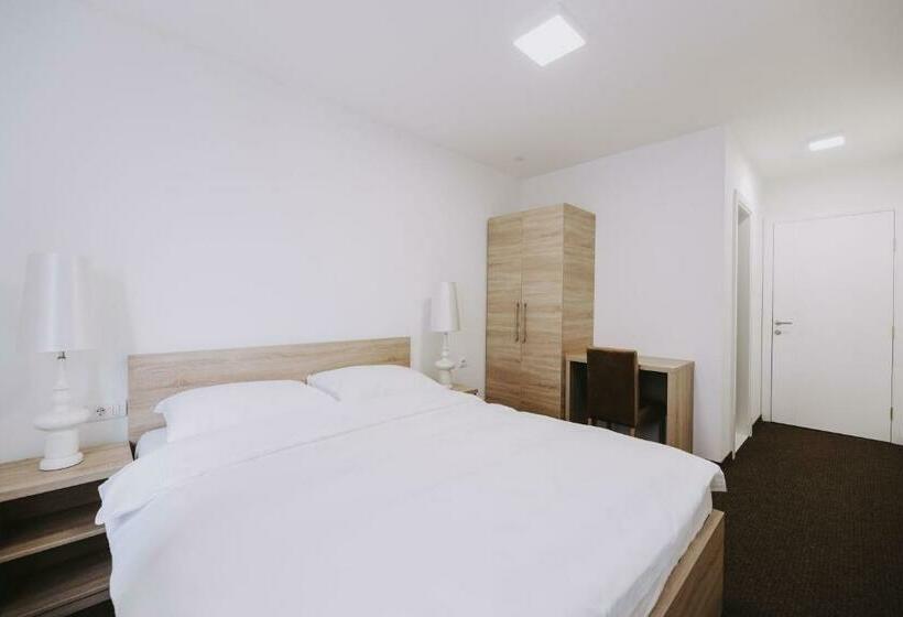 اتاق استاندارد یک نفره, Tanja