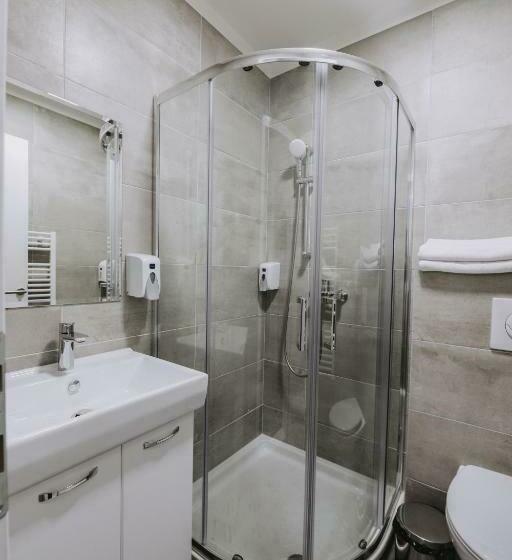 اتاق استاندارد, Tanja