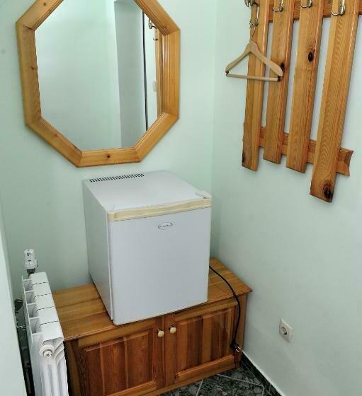 غرفة عائلية, The House Of Petar Levski