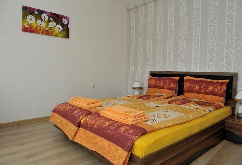 غرفة عائلية, The House Of Petar Levski