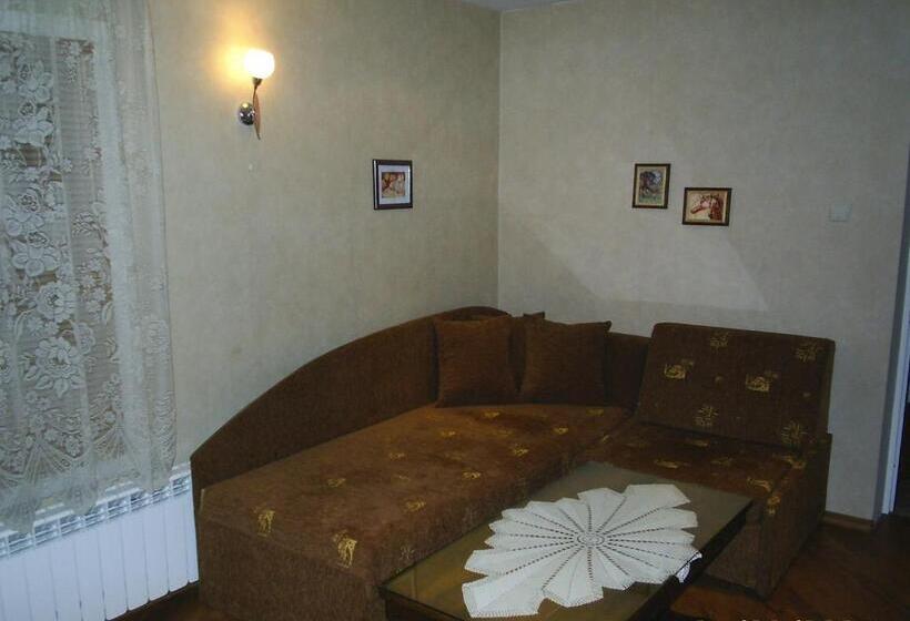 شقة غرفة واحدة, The House Of Petar Levski