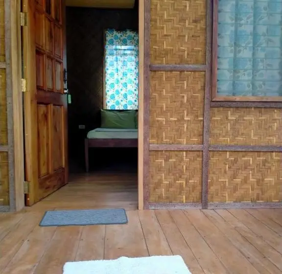 اتاق استاندارد با سرویس بهداشتی مشترک, Jjs Backpackers Village