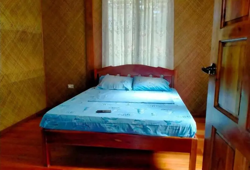 کابین, Jjs Backpackers Village