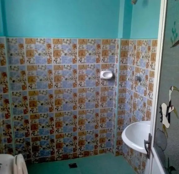 کابین, Jjs Backpackers Village