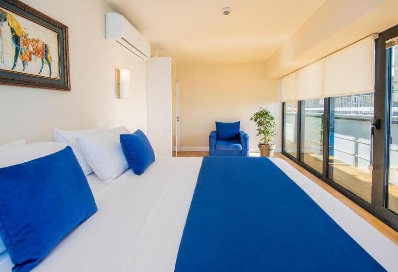 سوییت جونیور با چشم‌انداز دریا, Orbi City Hotel Official