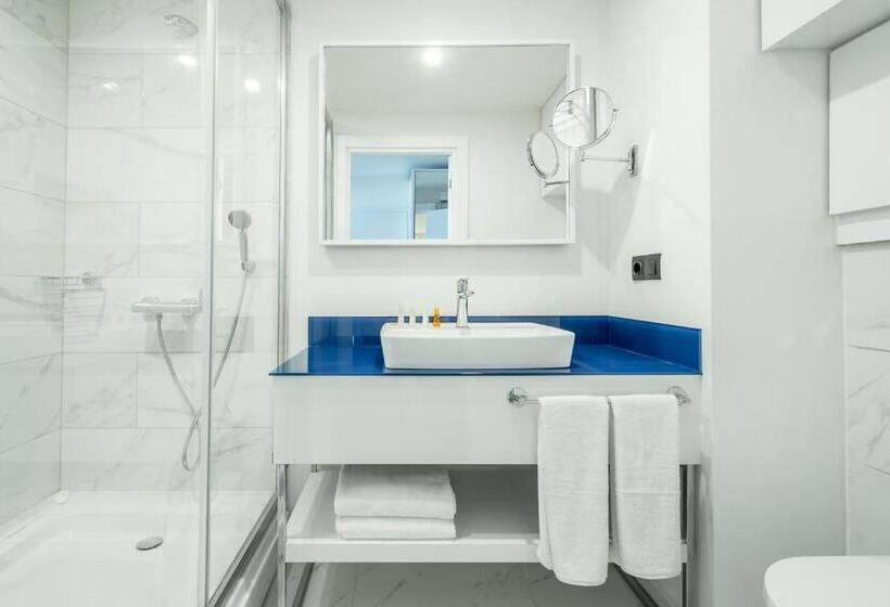 سوییت جونیور با چشم‌انداز دریا, Orbi City Hotel Official